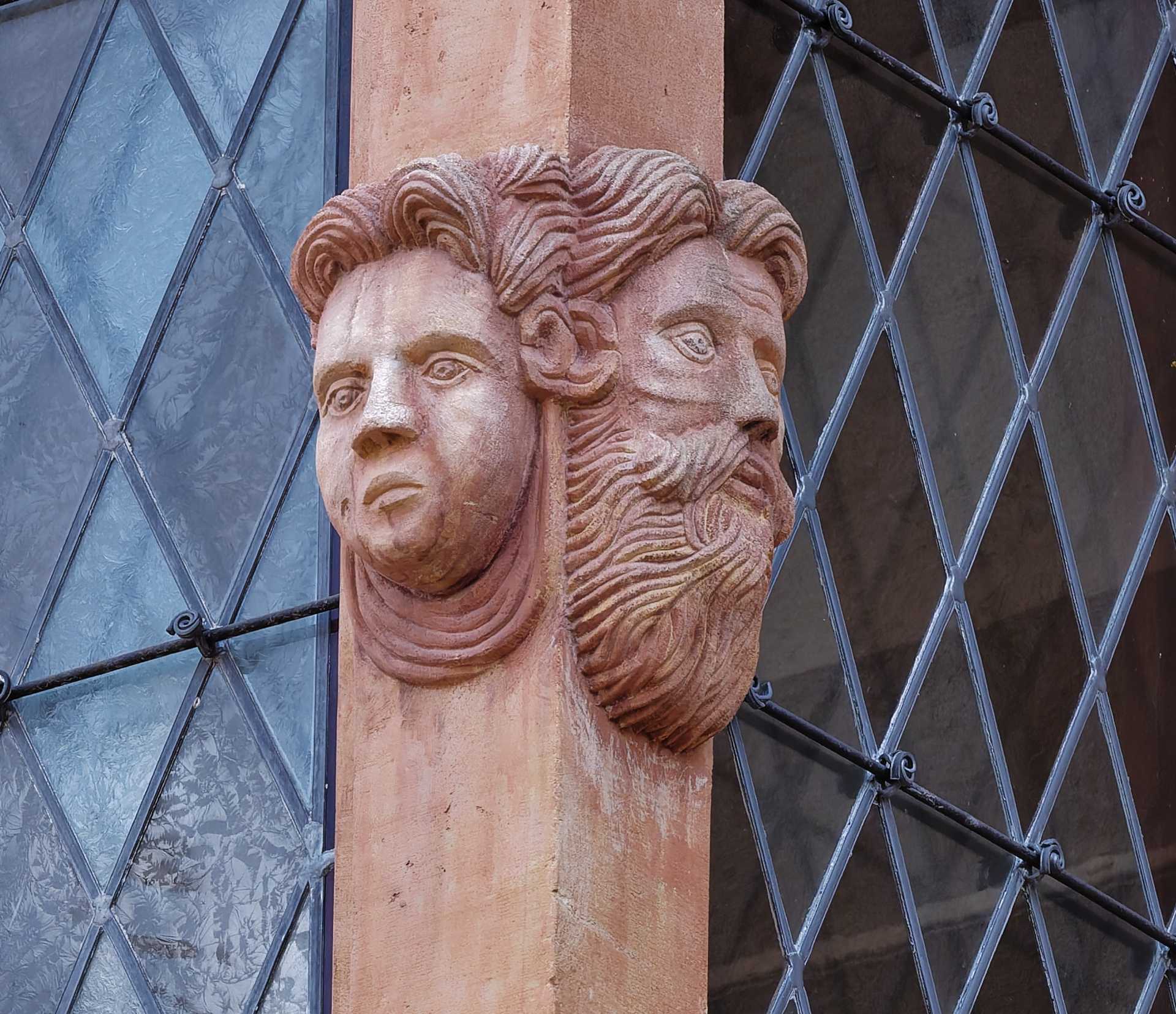 Colmar : têtes sculptées