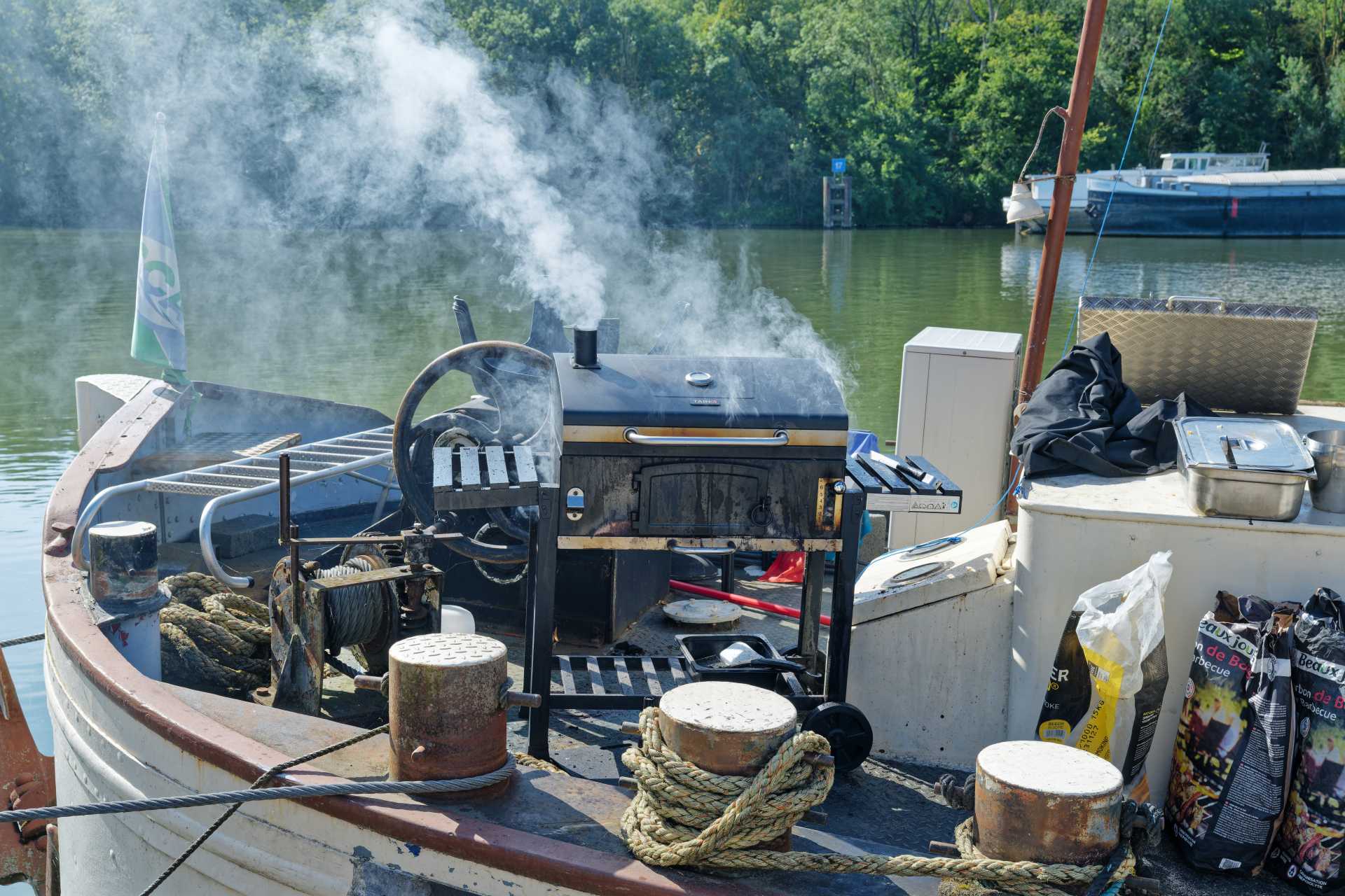 Conflans-Sainte-Honorine : péniche BATEAU CHOCOLATÉ